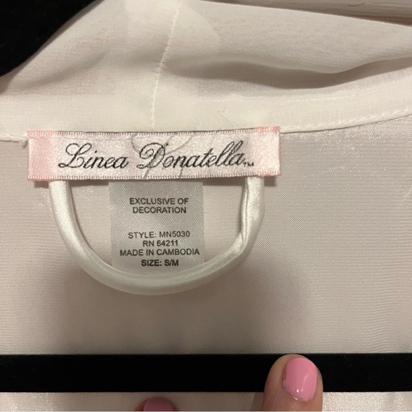 Linea Donatella White Nightgown and Robe Set. Side S/M - Picture 4 of 6